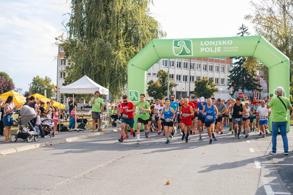 "puno trkaca i sportasa na Novskarun u Novskoj"